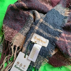 NWT Barbour Tartan Boucle Scarf